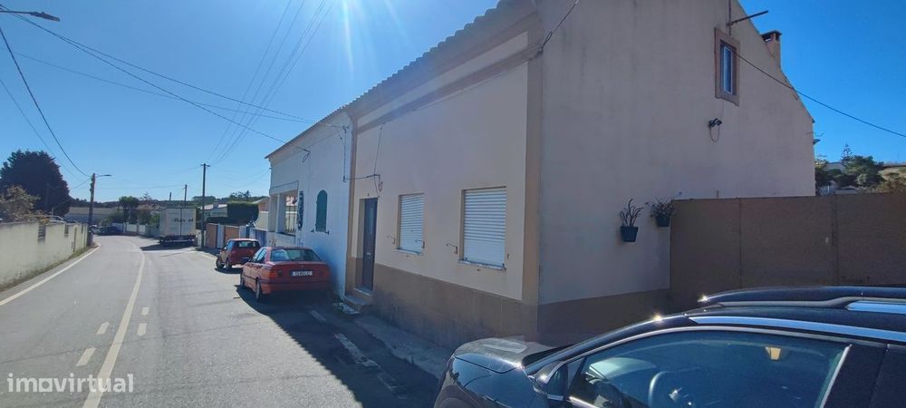 Casa de Habitação com Grande Terreno a 9 minutos da Figueira