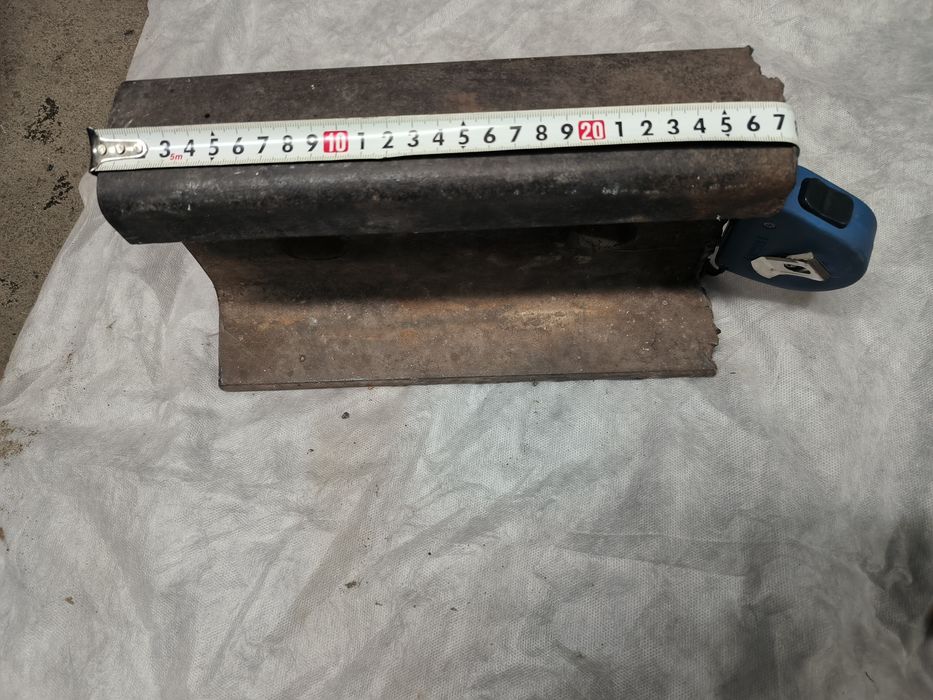 Наковальня із рельси та кругла наковальня