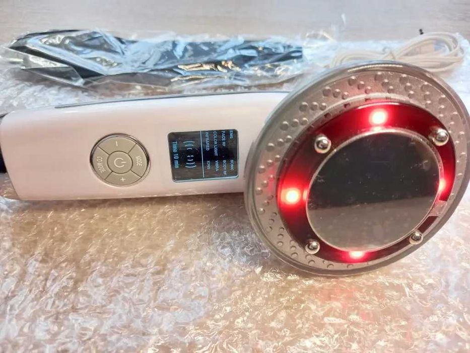 Устройство массажа с эффектом липосакции и микротоками