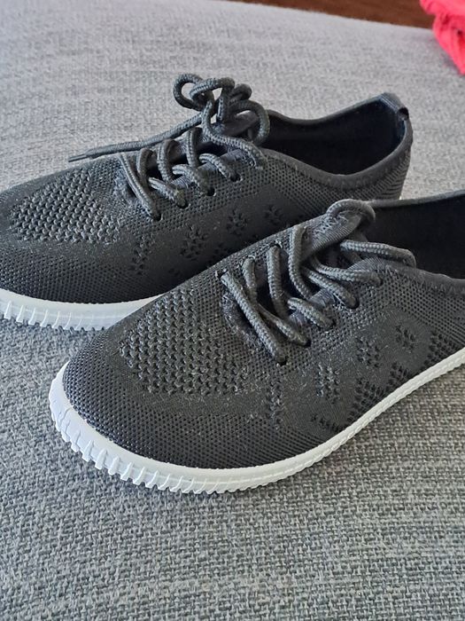 Sapatilhas novas, em lona