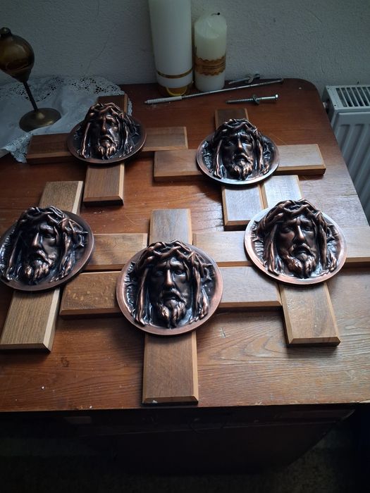 Krzyże z głową Chrystusa Droga krzyżowa