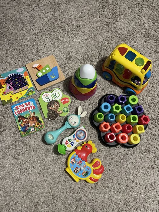 Лот розвиваючих іграшок дитячих