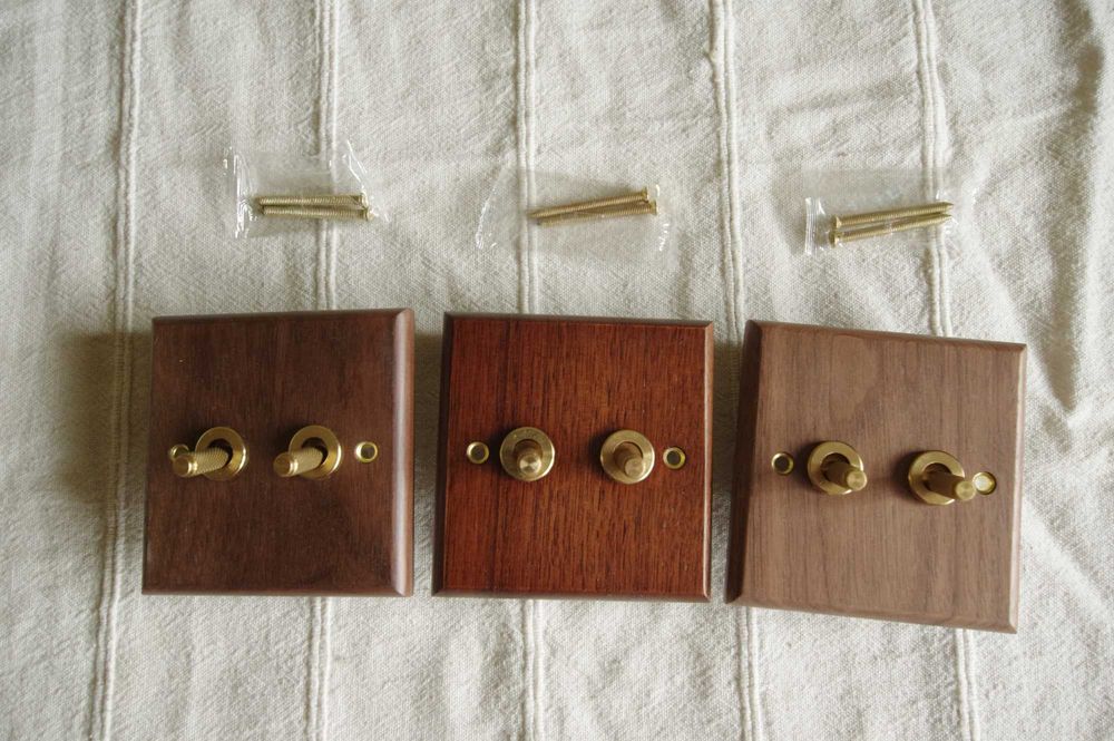 Przełącznik światła schodowy drewniany retro