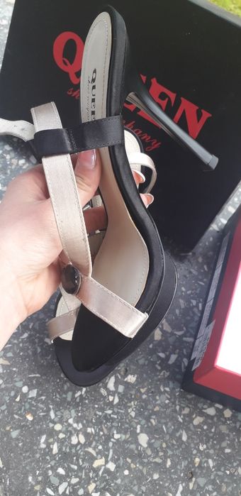 Босоніжки нові зручні