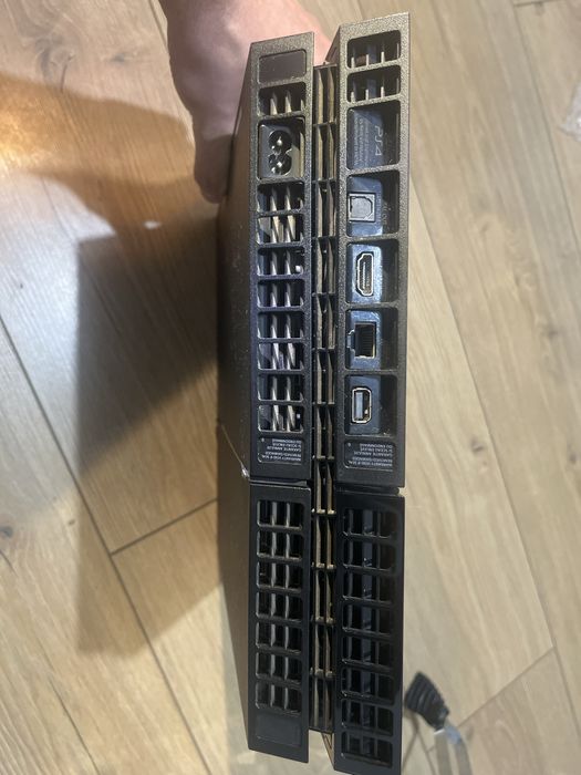 Ps4 500GB+ 2pady