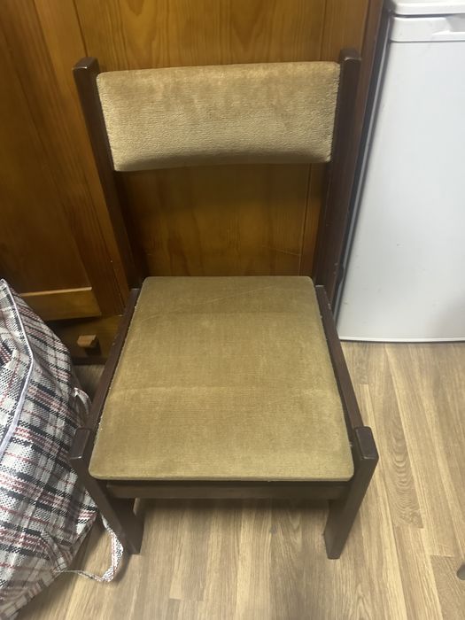 Cadeiras de madeira macica como novas