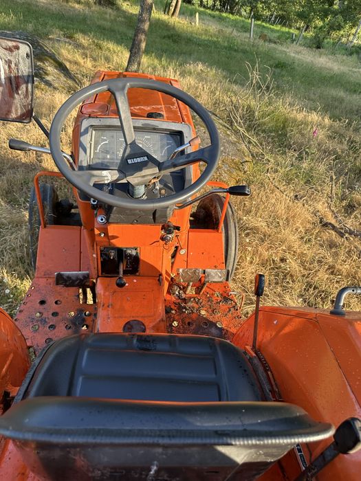 KUBOTA L2250 — POTÊNCIA QUE RESISTE AO TEMPO