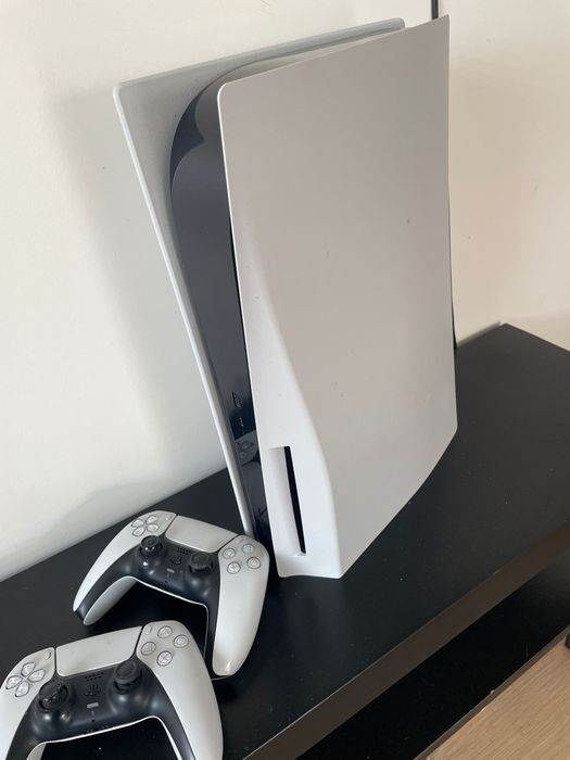 PlayStation PS5 Standard 825 GB + 2 comandos oficiais