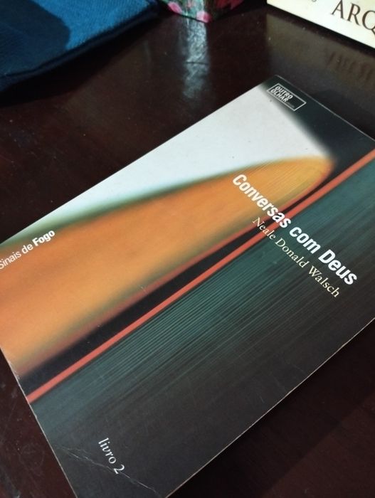 Livro  "Conversas com Deus - Livro 2", escrito por Neale Donald Walsch
