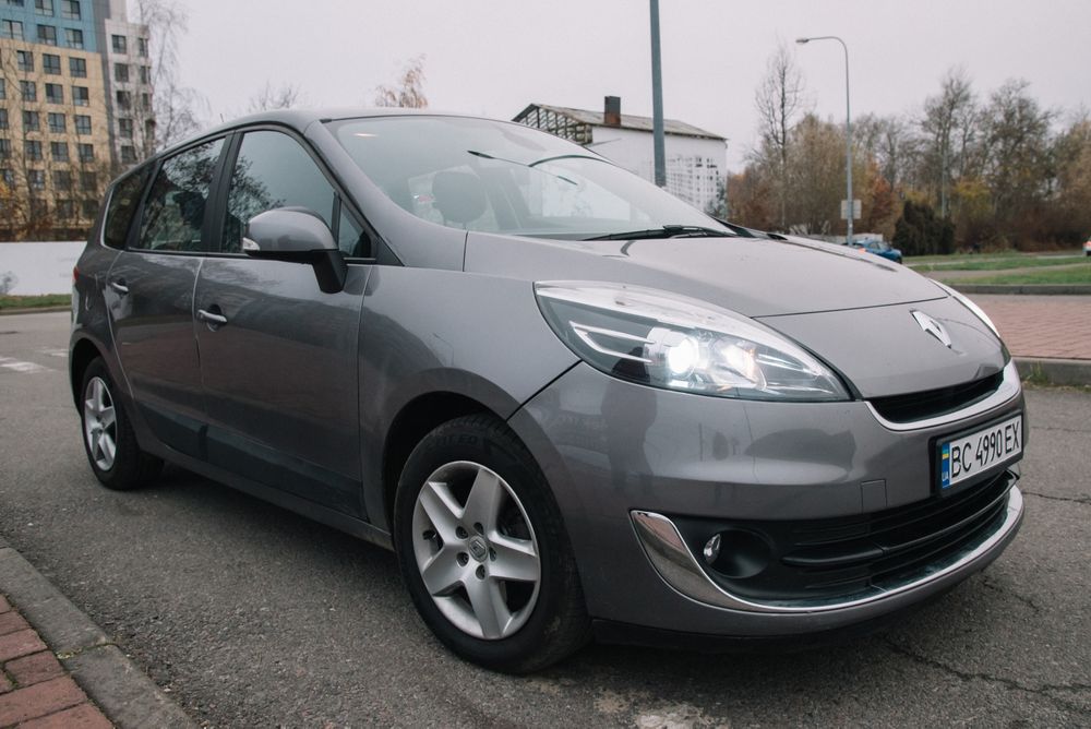 Продам Renault Grand Scenic 2012.
