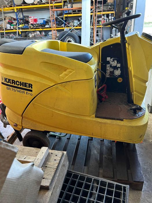 Máquina de lavagem de pavimentos