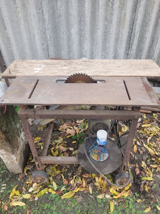 Циркулярный стол с фуганком