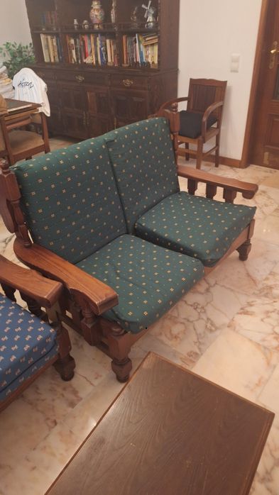 Sofá e Poltrona em Madeira de excelente qualidade, CONJUNTO