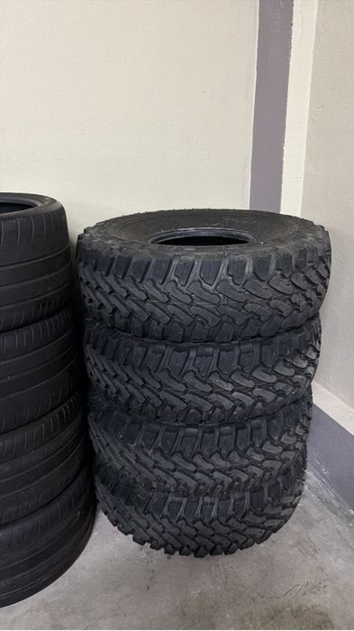 Pneus 37 12.5 r15 como novos