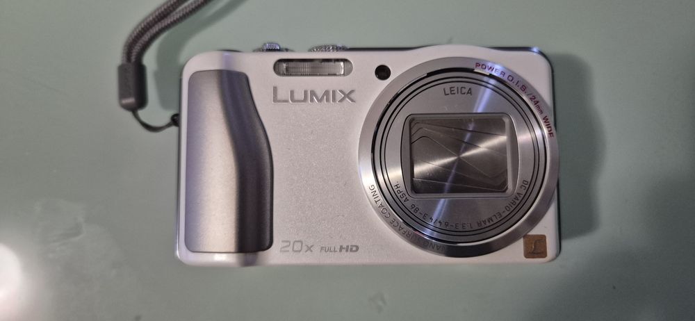 Компактна фотокамера Panasonic Lumix DMC-TZ30 (Leica 20x Zoom)
