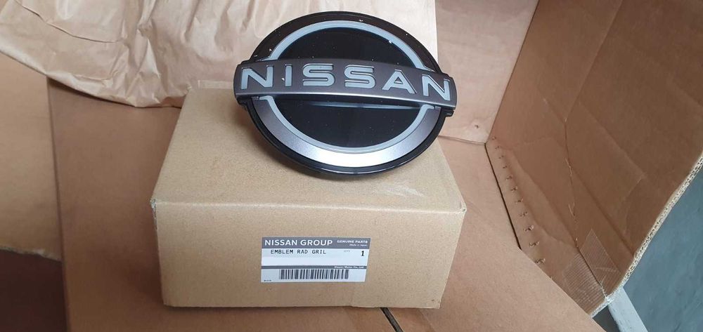 Бампер в сборе решетка птичка чайка Nissan Leaf 2023 2024 2025 рестайл