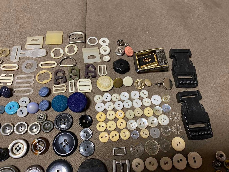 Пуговицы и застёжки любого цвета, формы и вида
