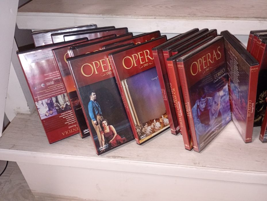 Coleção "Les plus Grandes óperas"em DVD -24 discos novos
