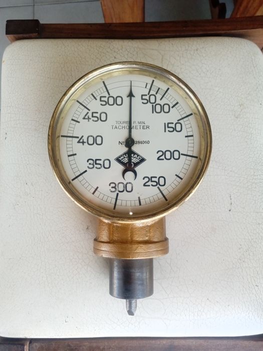 Tacometro muito antigo