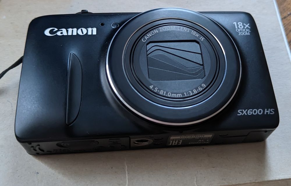 Топовий фотоапарат Canon SX 600 hs