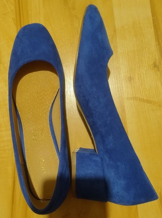 Czółenka chabrowe na klocku