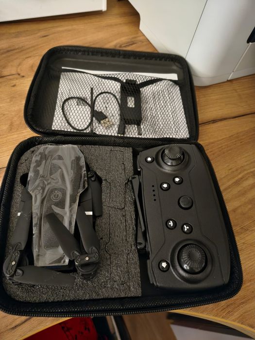 Nowy dron E99 z etui