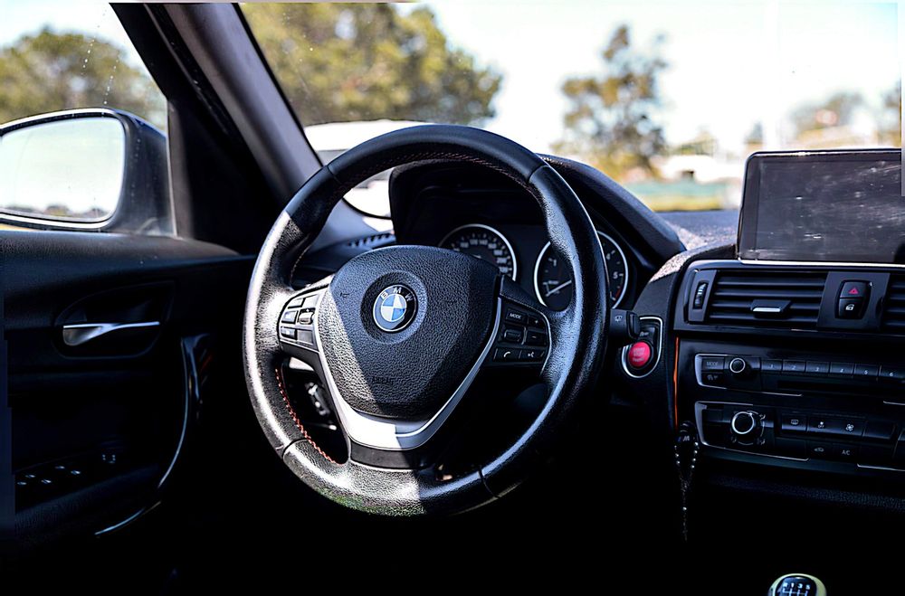 BMW Série 1 118d – 2013 | CarPlay | Sensores | Impecável