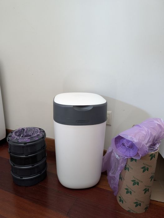 Balde de fraldas Tommee Tippee Twist & Click + 4 recargas + rolo de sacos