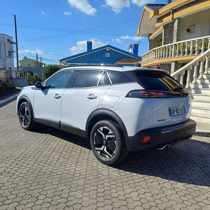 Peugeot 2008 facelift 1.2i 130cv EAT8 ALLURE 2024 — photo 4