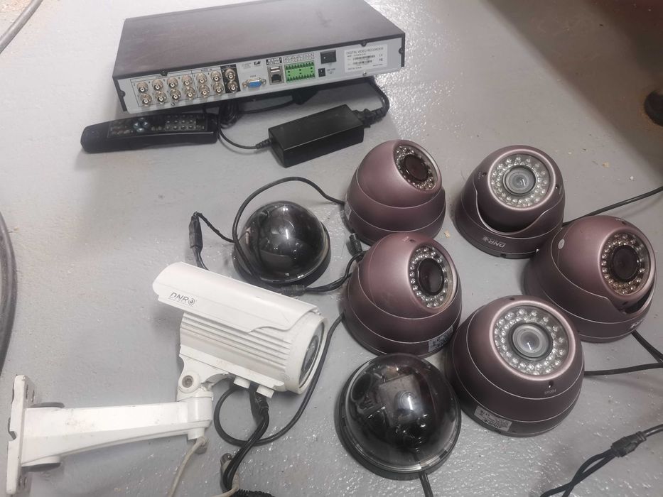 Zestaw monitoringu 8 kamer i rejestrator