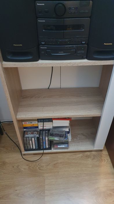 Wysoki regał w bardzo dobrym stanie