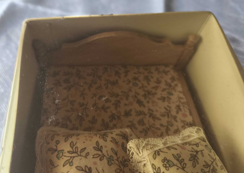 Cama de boneca - ainda selada