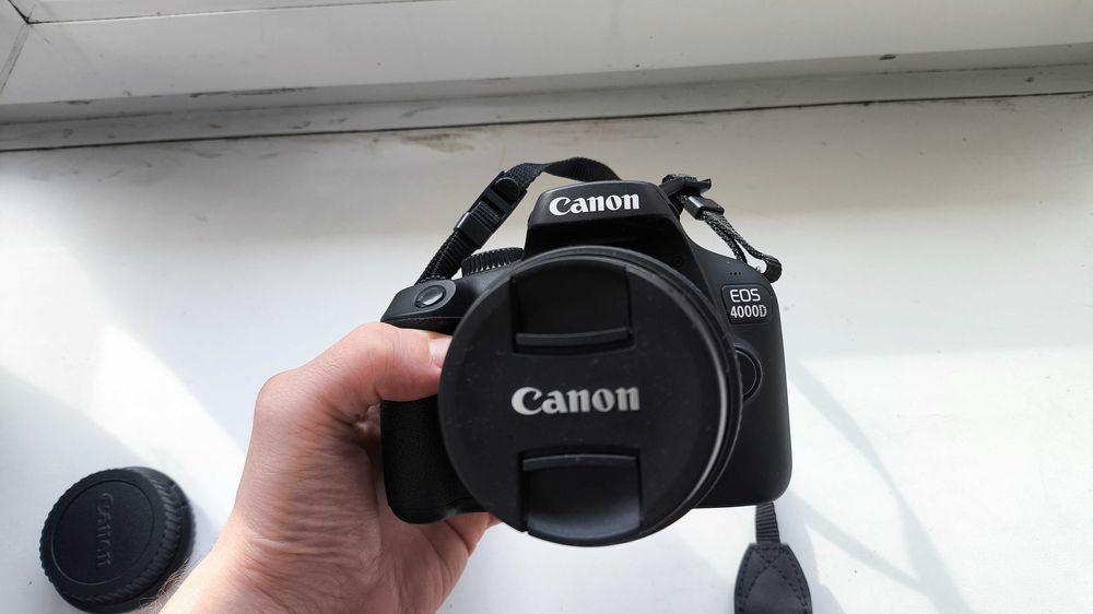 Дзеркальний фотоапарат Canon EOS 4000D Kit 18-55mm III