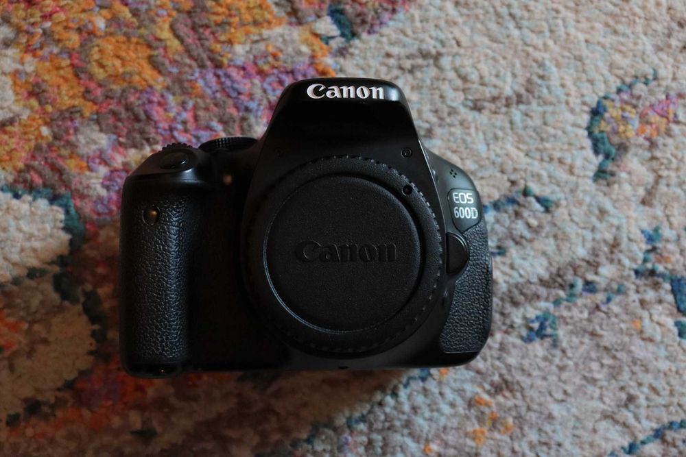 Aparat fotograficzny Canon EOS 600D bez obiektywu na części