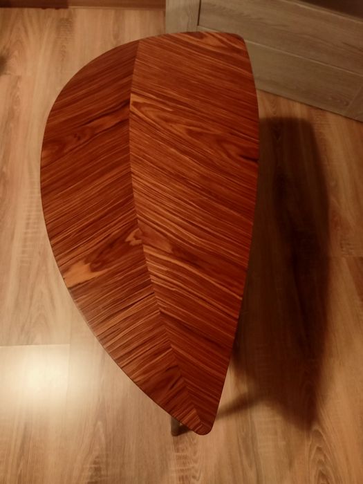 Stolik kawowy kształt liścia