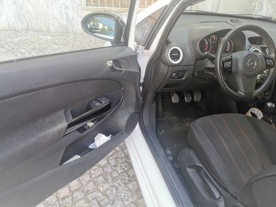 Opel corsa 1.4 Black Edition