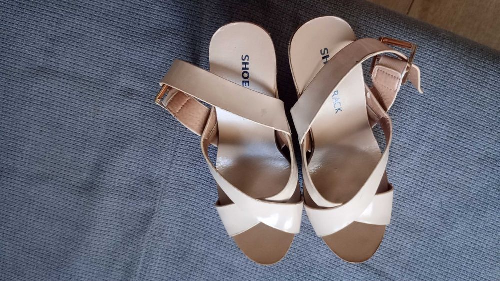 Sandały damskie na korku