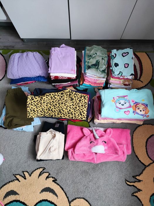 Dużo ciuszkow dla dziewczynki