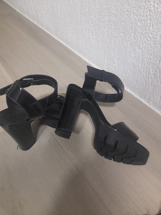 Sandálias  novas