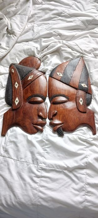 Figuras  em Madeira  impecáveis  sempre na parede desde que vieram de África