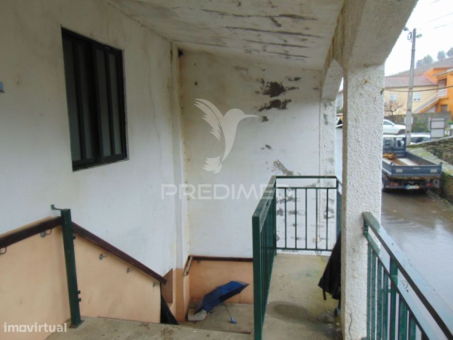 Moradia geminada para restaurar em Vila Real