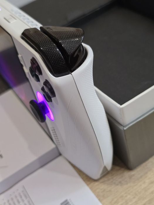 Asus ROG ally Z1 extreme 512gb