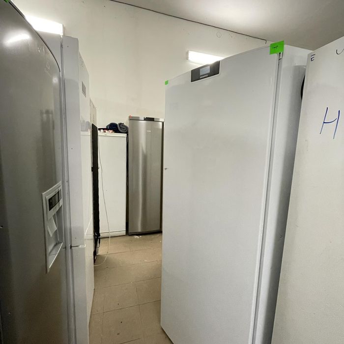 Морозильна камера Siemens 1.85×70 Nofrost