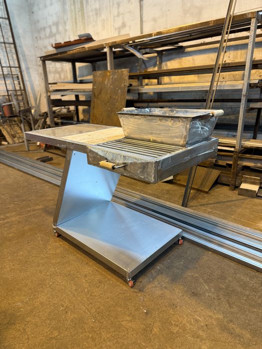 CHURRASQUEIRAS  METALICAS