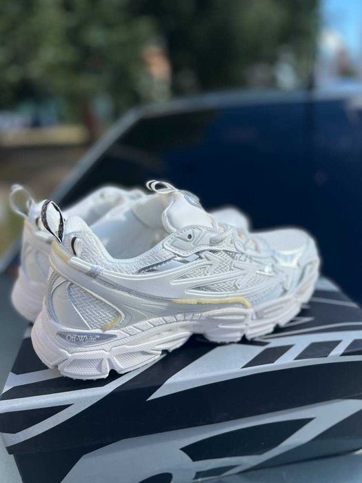 Продам кросівки Off-White "Be Right Back"