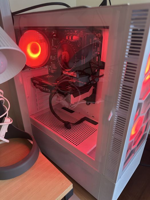 PC Gaming White Edition – RTX 5060 8GB | i5 12th | 32GB RAM | 1TB SSD
