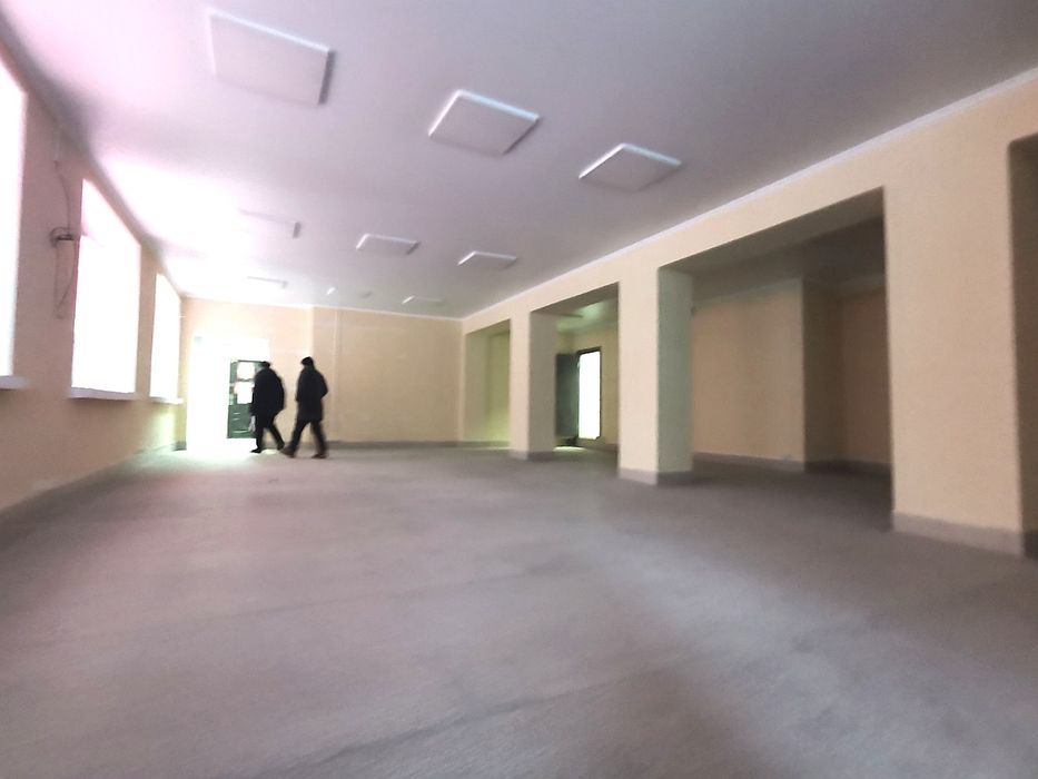 Комерція на фасаді продаж 830 м2