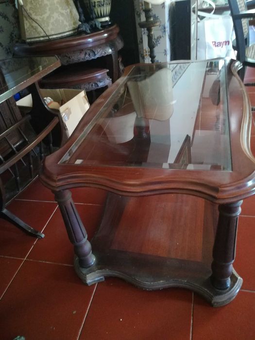 Mesa em madeira e vidro