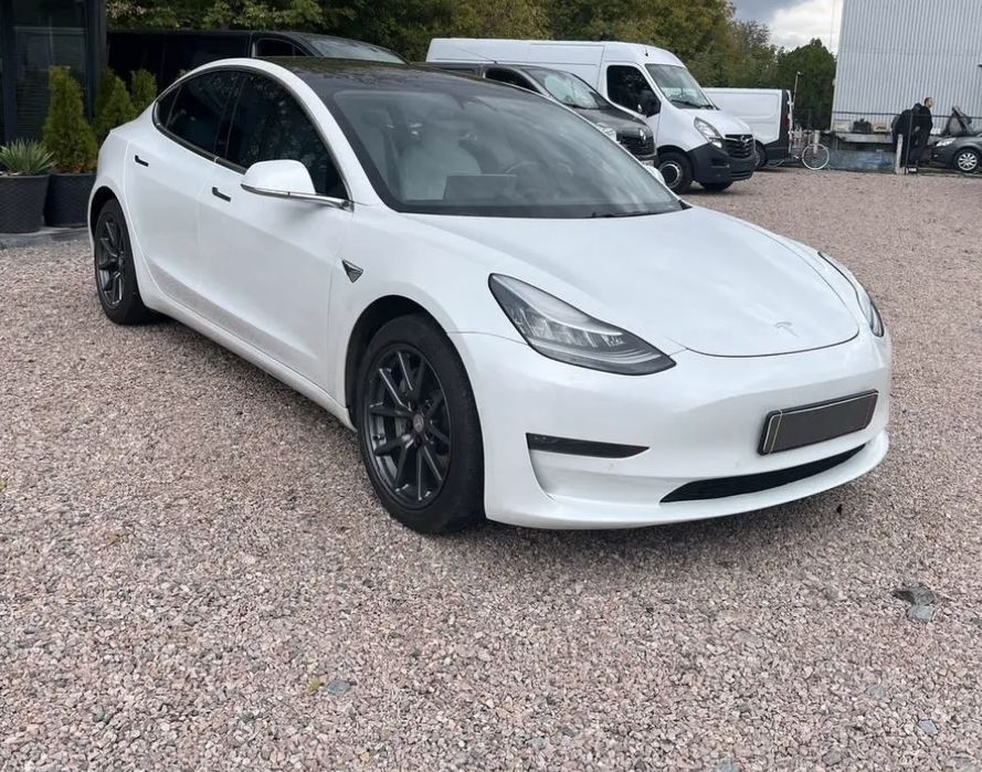 Оренда tesla для таксі 460+ ки