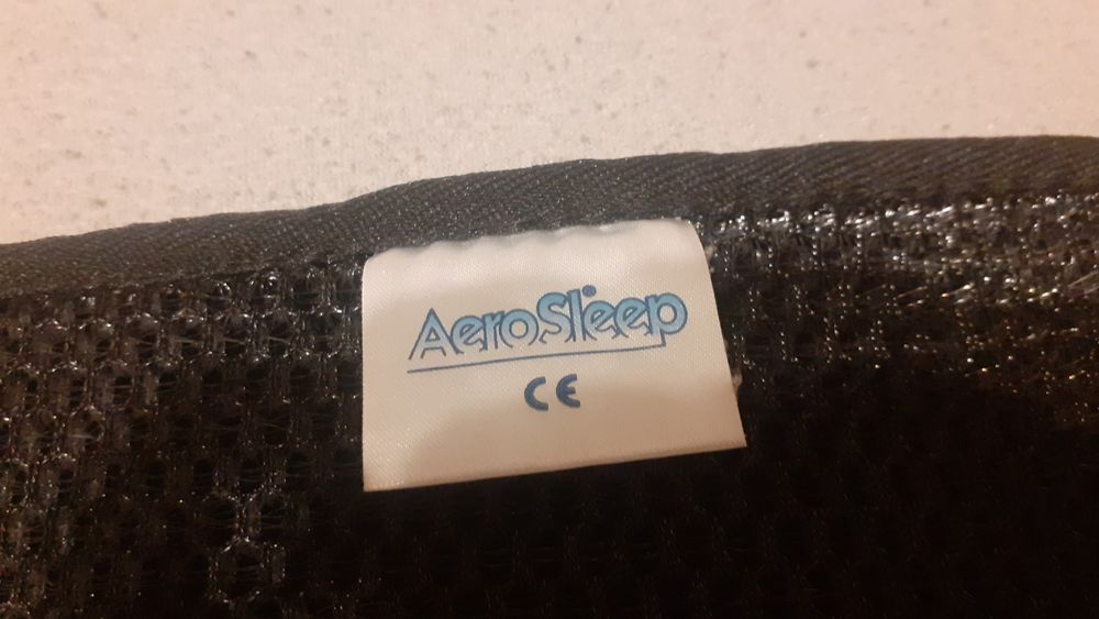 Czarna mata antypotowa do samochodu auta AeroSleep